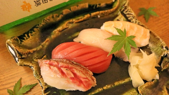 鮨と日本酒の奢酌楽