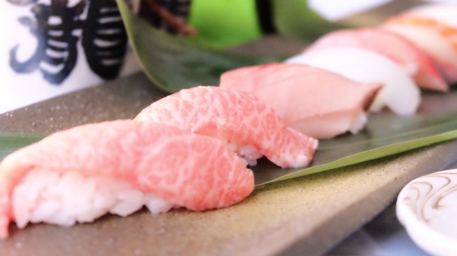 うにと牡蠣と日本酒と 鮨 遊成