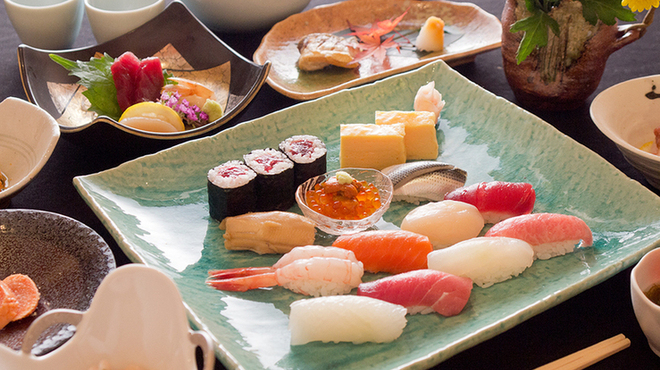 鮨一輝 東京丸の内店